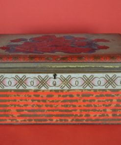 Groot blik met rode rozen