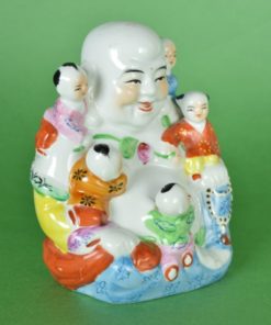 Lachende Boeddha met kinderen middelgroot