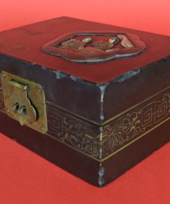 Lakdoos voor sieraden met speksteen decoratie