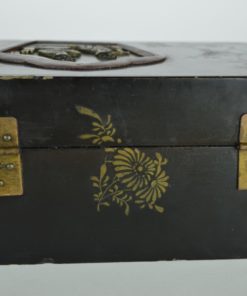 Lakdoos voor sieraden met speksteen decoratie