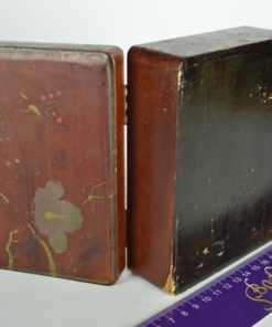 Lakdoos met vlinders en lotusbloem