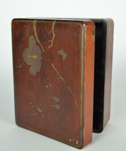 Lakdoos met vlinders en lotusbloem