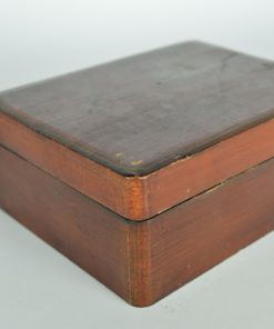 Lakdoos met vlinders en lotusbloem