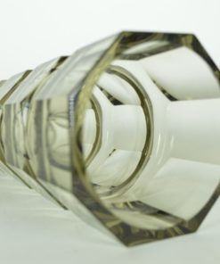 Vaas grijsbruin glas achthoekig met vlakken