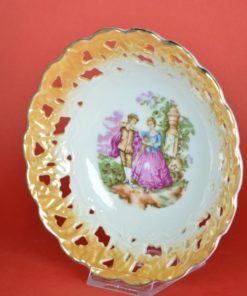 Opengewerkt bord met Versailles afbeelding - porselein