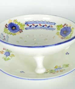 Fruittest wit aardewerk met blauwe bloem