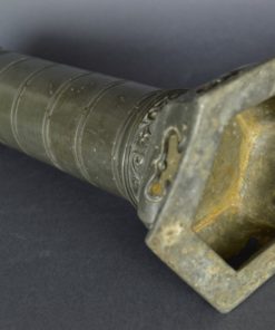 Aziatische wierookbrander - grote koker van metaal antiek