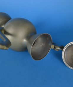 Schenkkan van tin met dierenkopje