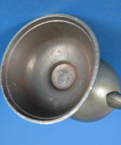 Schenkkan van tin met dierenkopje