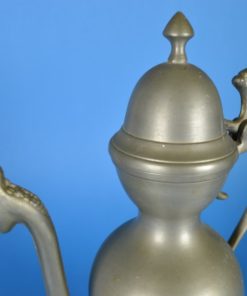 Schenkkan van tin met dierenkopje