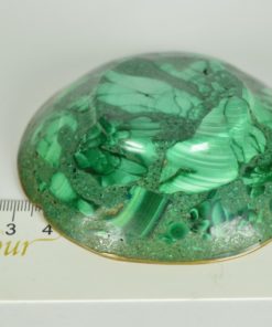 Schaaltje van malachiet met koperen rand