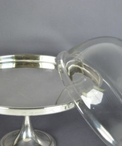 Taartplateau verzilverd met glazen stolp