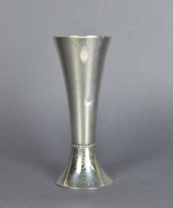 Verzilverd vaasje met parelrand