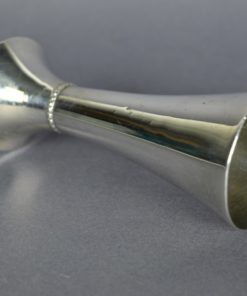 Verzilverd vaasje met parelrand