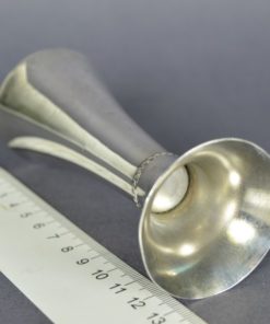 Verzilverd vaasje met parelrand