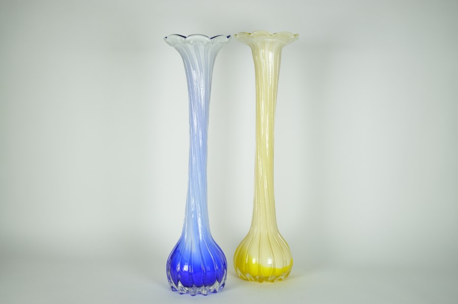 kanker wit voldoende Glazen vazen in bloem vorm - geel en blauw - set van twee - Bodour