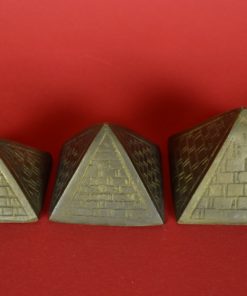 Drie Piramides van koper