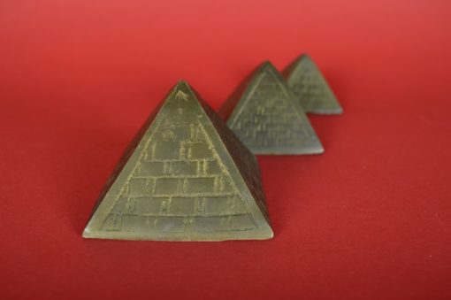 Drie Piramides van koper