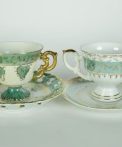 Kop en schotel porselein wit en groen met hartjes