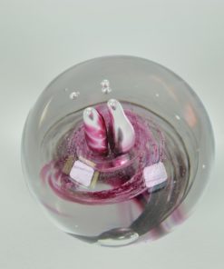 Presse-papier donkerpaars met roze waterplant - glas