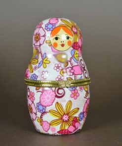 Matroesjka met roze bloemen - doosje van porselein