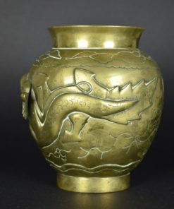 Vaas met vliegende draken van koper