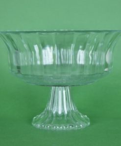 Trifle of tiramisu schaal van glas op voet