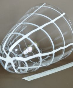 Vaas kleurloos glas met witte kabels