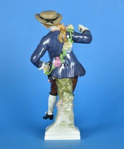 Figuur van een man met guirlande van bloemen KPM Porselein