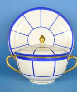 Soepkom met deksel en schotel - Magasins de l' Union A. Blanchet M. Lachard 12 av. de l' Opéra Paris France Depose - Porselein