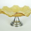Amberkleurige schaal met floraal decor op zilverkleurige voet - Glas