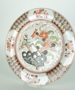Japans sierbord met bloemen en rotsformatie -keramiek