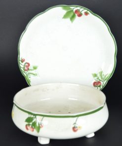 Fruittest met aardbeien en bloemen - aardewerk