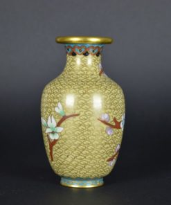 Cloisonné vaas met Japanse kersenbloesem