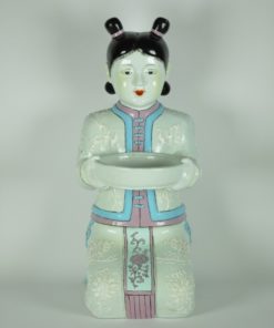 Japans meisje met presenteerblad - kunststof