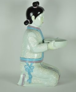 Japans meisje met presenteerblad - kunststof