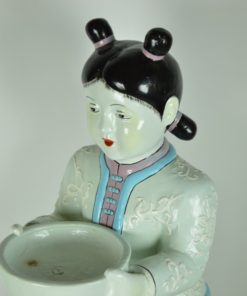 Japans meisje met presenteerblad - kunststof