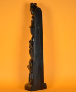 Totempaal Indianen Canada - zwart steen