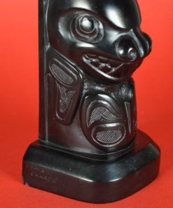 Totempaal Indianen Canada - zwart steen