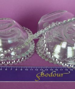 Dessertschaaltjes van glas met parelrand