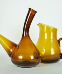 Sangria kan en porrón amberkleurig glas