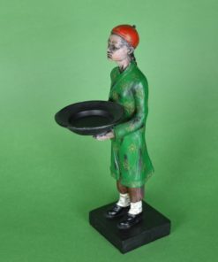 Chinese man met dienblad - kunsthars