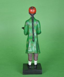 Chinese man met dienblad - kunsthars