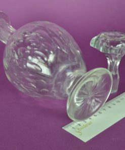 Karaf met olijfslijpsel - antiek glas