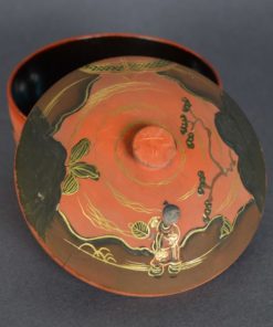 Lakdoosje met meisje - rood, zwart en goud