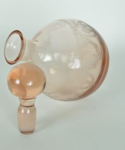 Fles met stop en guirlandes - roze glas