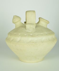 Waterkruik crèmekleurig aardewerk