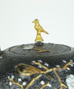 Theepot met bloemen en vogel - gietijzer