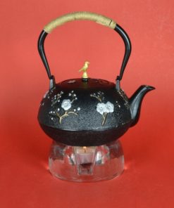 Theepot met bloemen en vogel - gietijzer