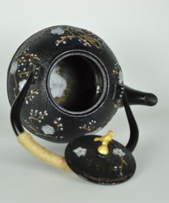 Theepot met bloemen en vogel - gietijzer